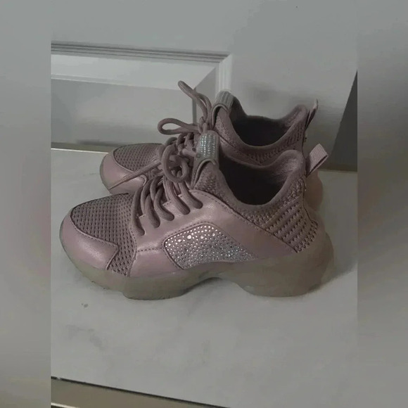 Steve Madden NYC | Dusty Rose Girls Rhinestone Sneakers  | Size 1 - Picture 4 of 7